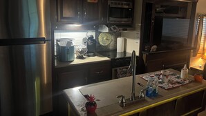 茶具/咖啡用具、冰箱、微波炉、烤箱