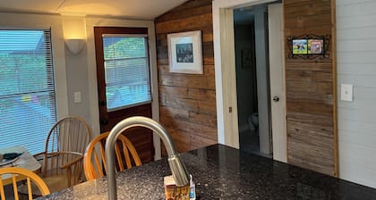 Charming 2-bedroom cottage 3 miles from Historic downtown Aiken!