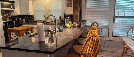 Mikrobølgeovn, ovn, kogeplade, opvaskemaskine