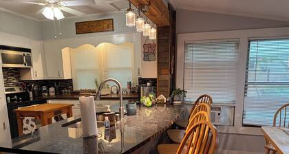 Charming 2-bedroom cottage 3 miles from Historic downtown Aiken!