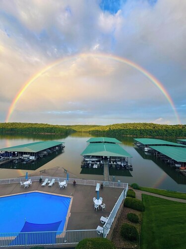 Premier Lakefront 3BR condo in Osage Beach Elevator, boat slip & trailer parking