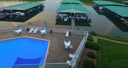 Premier Lakefront 3BR condo in Osage Beach Elevator, boat slip & trailer parking