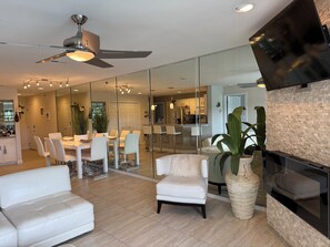 Smart TV, fireplace - Premier Lakefront 3BR condo in Osage Beach Elevator, boat slip & trailer parking (Osage Beach)