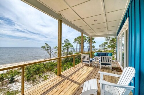 NEW LISTING!!! 
Welcome to Ohana Shack!
 4BR/4.5BA Private Beachfront Property!