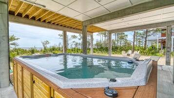 Bañera de hidromasaje al aire libre