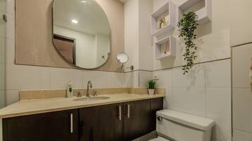 Classic Apartment | Bathroom
