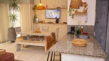 Basic Apartment | Dining