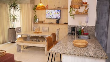 Basic Apartment | Dining