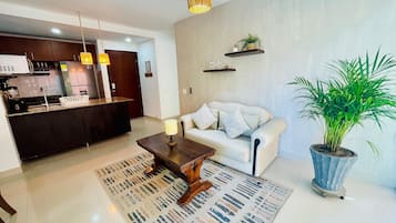 Apartamento | Zona de estar | Una televisión