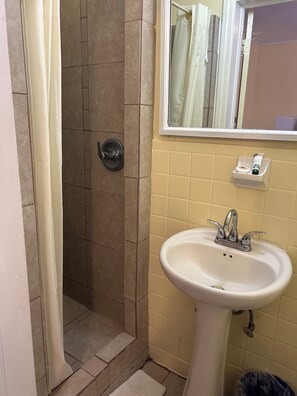 Standard Single Room, 1 King Bed, Smoking | Bathroom - Bedford Motel  (Bedford)