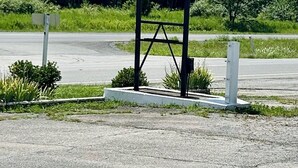 A sign for Bedford Motel. - Bedford Motel  (Bedford)