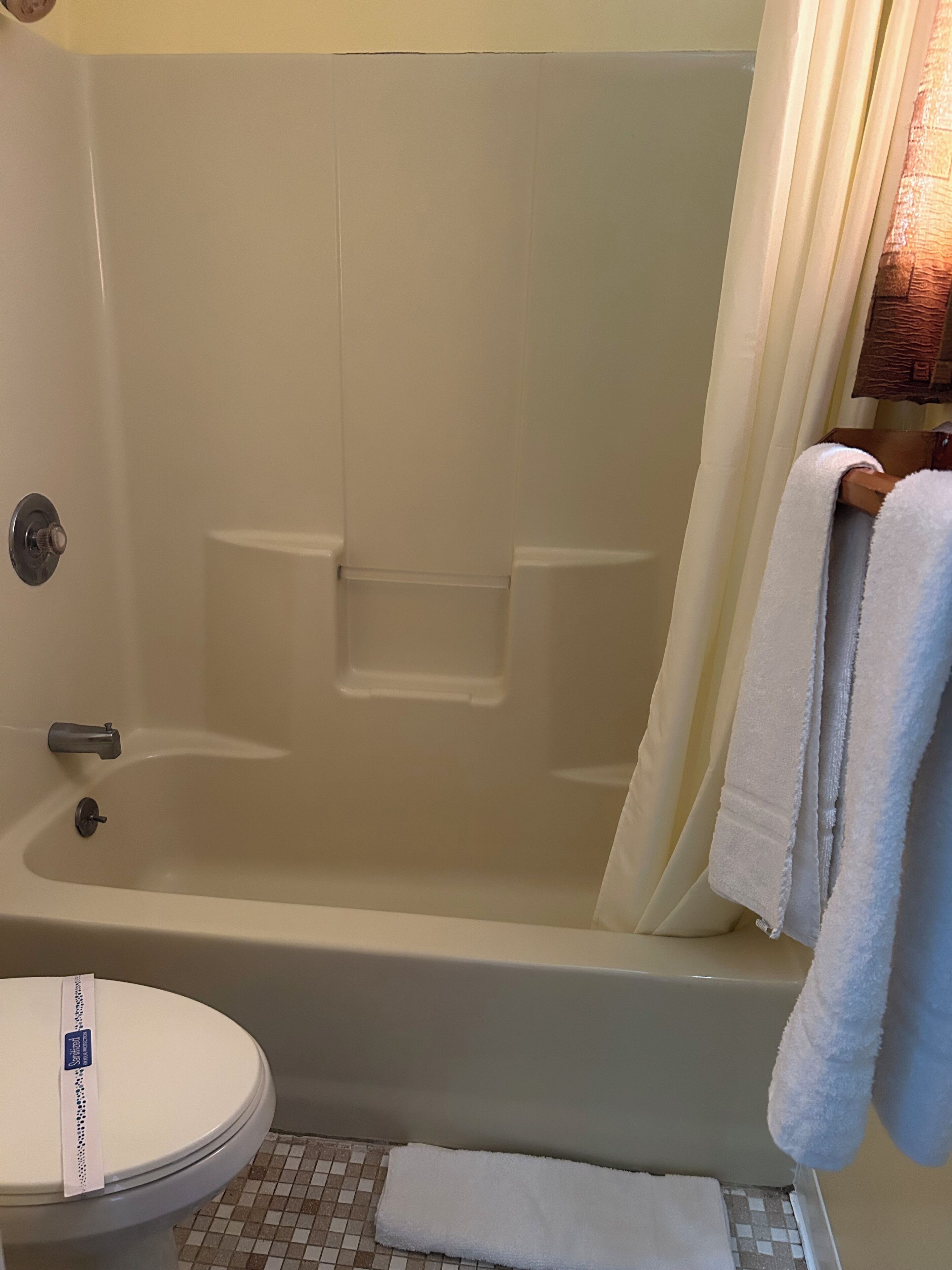 Basic Double Room | Bathroom