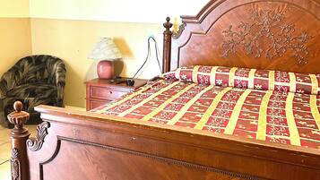 Standard Single Room, 1 King Bed, Smoking | Free WiFi