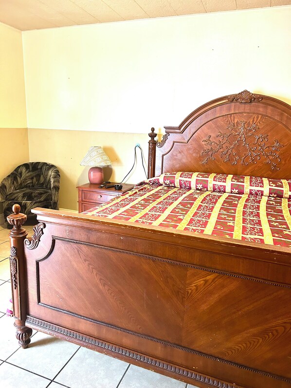 Standard Single Room, 1 King Bed, Smoking | Free WiFi