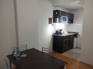 Traditional Apartment, Air conditioning, City View | Living area