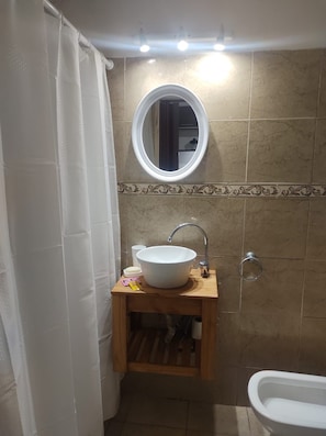 Traditional Apartment, Air conditioning, City View | Bathroom