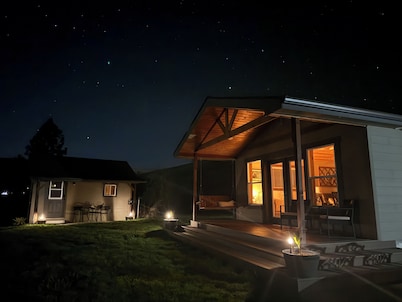 4BR Ranch Retreat w/Hot Tub & Senic Valley Views + Mini House Add-On