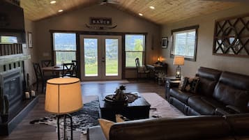 Smart TV, fireplace, books, stereo