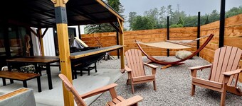 House in tranquil Tamworth NH with AC, Hot Tub, Riverfront access