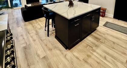 House in tranquil Tamworth NH with AC, Hot Tub, Riverfront access