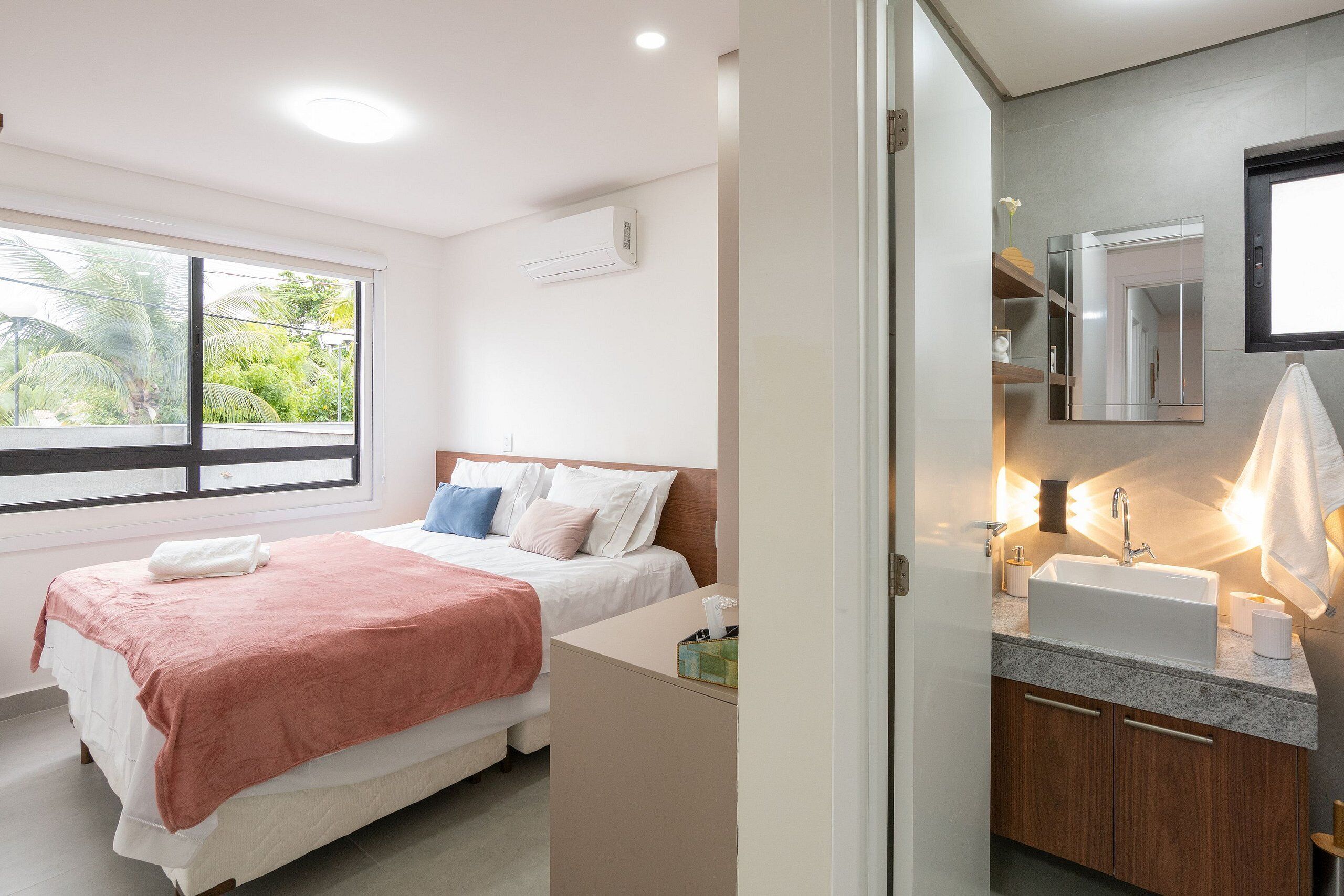 Premium Apartment | Iron/ironing board, free WiFi