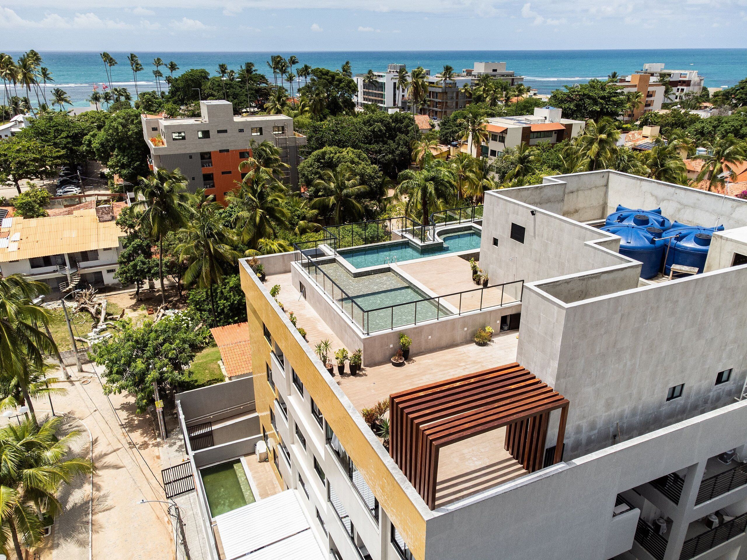 2 outdoor pools