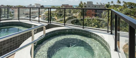 2 outdoor pools