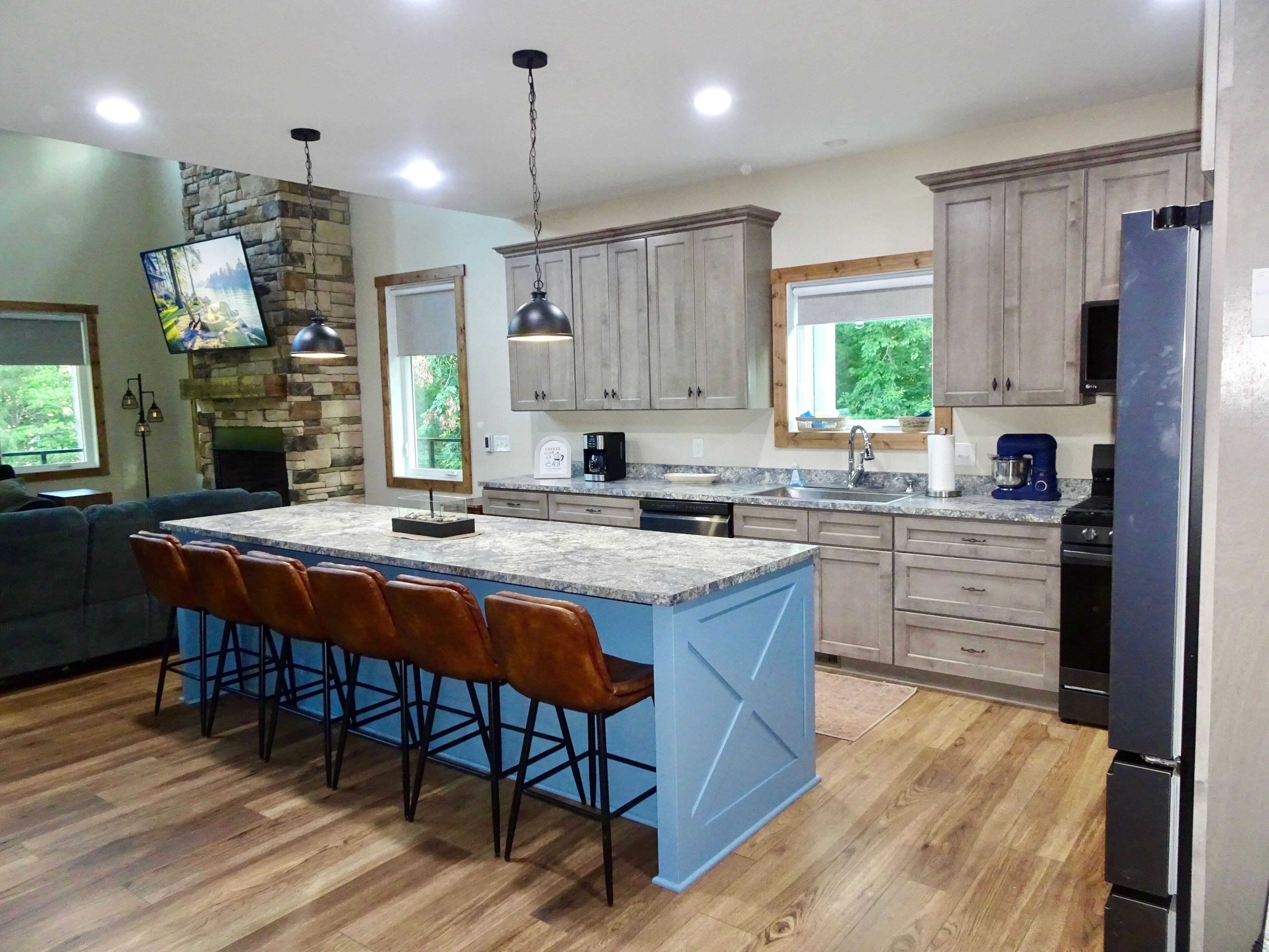 Refrigerador, microondas, horno y parrilla de estufa 