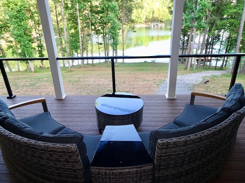 Forget Me Not Haven – 6BR Lakefront Home for Unforgettable Family Memories