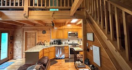 4-bedroom log cabin in charming Senoia with AC, WiFi. Enjoy a cozy retreat.