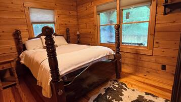 4 bedrooms, iron/ironing board, travel crib, free WiFi