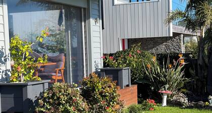 Luxury Apartment at Lang's Beach Scenic Resort with a full range of amenities.