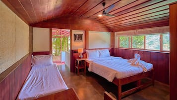 Desk, laptop workspace, iron/ironing board, free WiFi