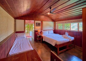 Desk, laptop workspace, iron/ironing board, free WiFi - Lux Valley Munnar (Devikolam)