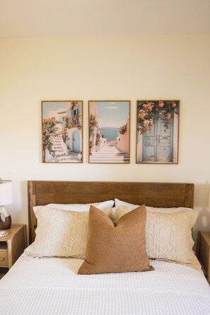 3 bedrooms, iron/ironing board, WiFi, bed sheets