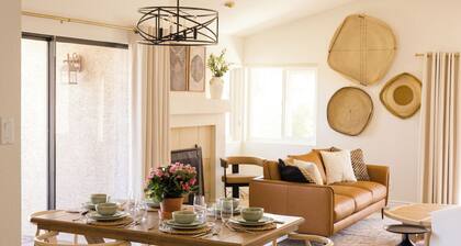Design-Forward Gem, Heated Pool + Hot Tub, King Bed, Superhost, Flexible