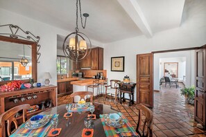Dining - 3-bedroom view condo in wonderful Puerto Vallarta with AC, WiFi (Puerto Vallarta)