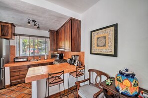 Micro-ondes, four, plaque de cuisson