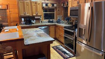 Microondas, horno, placa de cocina, lavavajillas