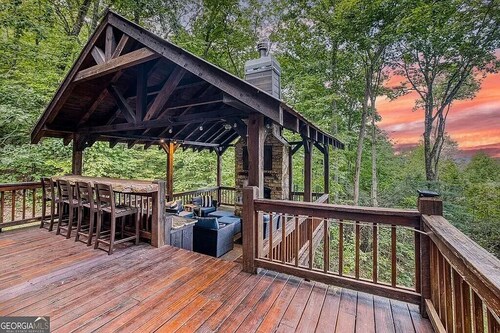 Close to Downtown • Luxury Cabin • Hot Tub • GeoDome and More!