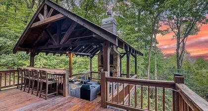 Close to Downtown • Luxury Cabin • Hot Tub • GeoDome and More!