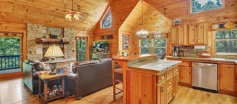 Close To Downtown! Spacious, Hot Tub, Geo-Dome and More!