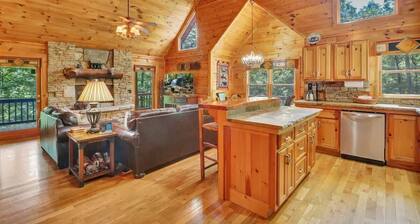 Close To Downtown! Spacious, Hot Tub, Geo-Dome and More!