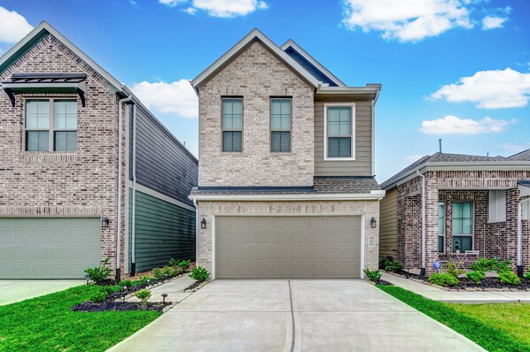 Exterior - Elegant Stay in Houston, TX (Cypress)