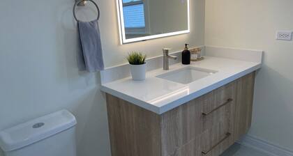 Two-bedroom Suite with King Bed - 4 Min to The Falls