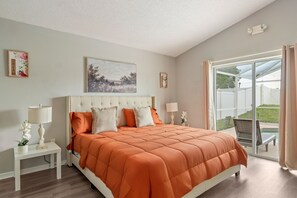 4 bedrooms, iron/ironing board, WiFi, bed sheets - Chic Family Retreat with Pool & Hot Tub – 10 Min to Disney (Davenport)
