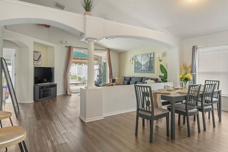 Smart TV. Chic Family Retreat with Pool & Hot Tub – 10 Min to Disney
