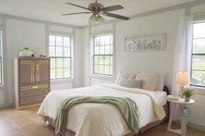 4 bedrooms, iron/ironing board, WiFi, bed sheets