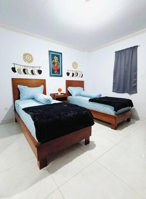 Superior-Zweibettzimmer | Schreibtisch, laptopgeeigneter Arbeitsplatz, schallisolierte Zimmer