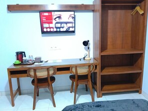 Superior Twin Room | Desk, laptop workspace, soundproofing, iron/ironing board - Living bali homestay near sanur (Denpasar)